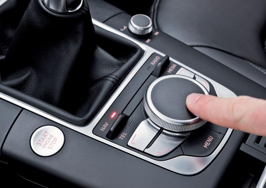 Детали интерьера Audi A3 1.8T S-Line Quattro (8V) 2012 года  (WW) (фото 15 из 101)